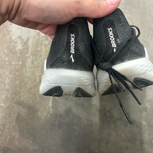 Brooks Men's hyperion max sneakers - Picture 5 of 8